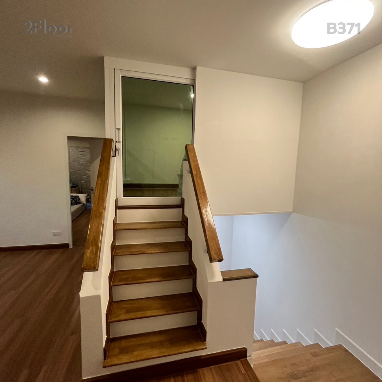 ชั้นลอยกั้นห้องปิดทึบ